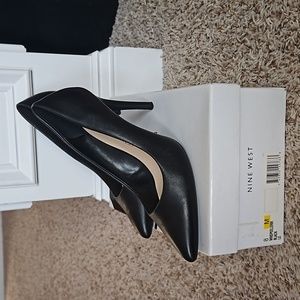 Nine West leather shoes, size 8, black.